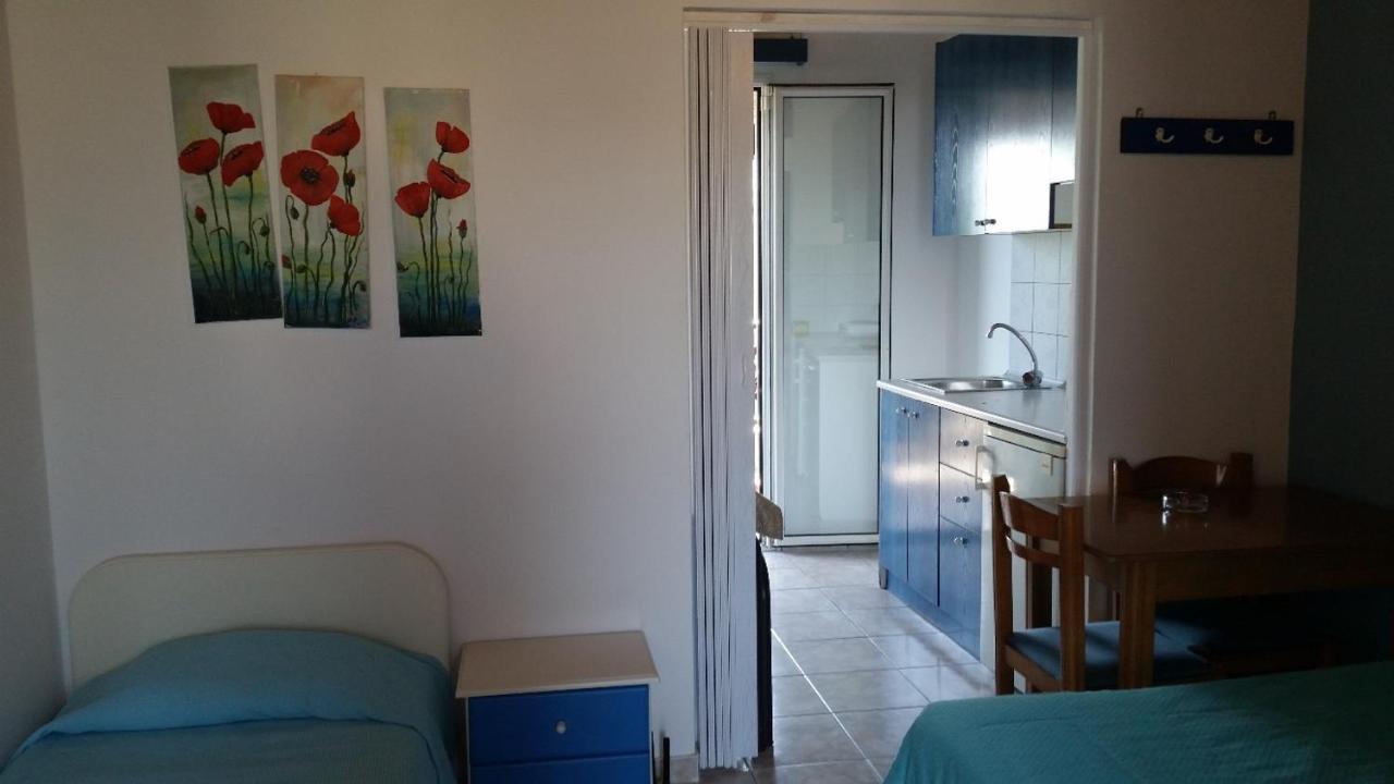 Troulis Seaside Aparthotel Amoudara  Bagian luar foto
