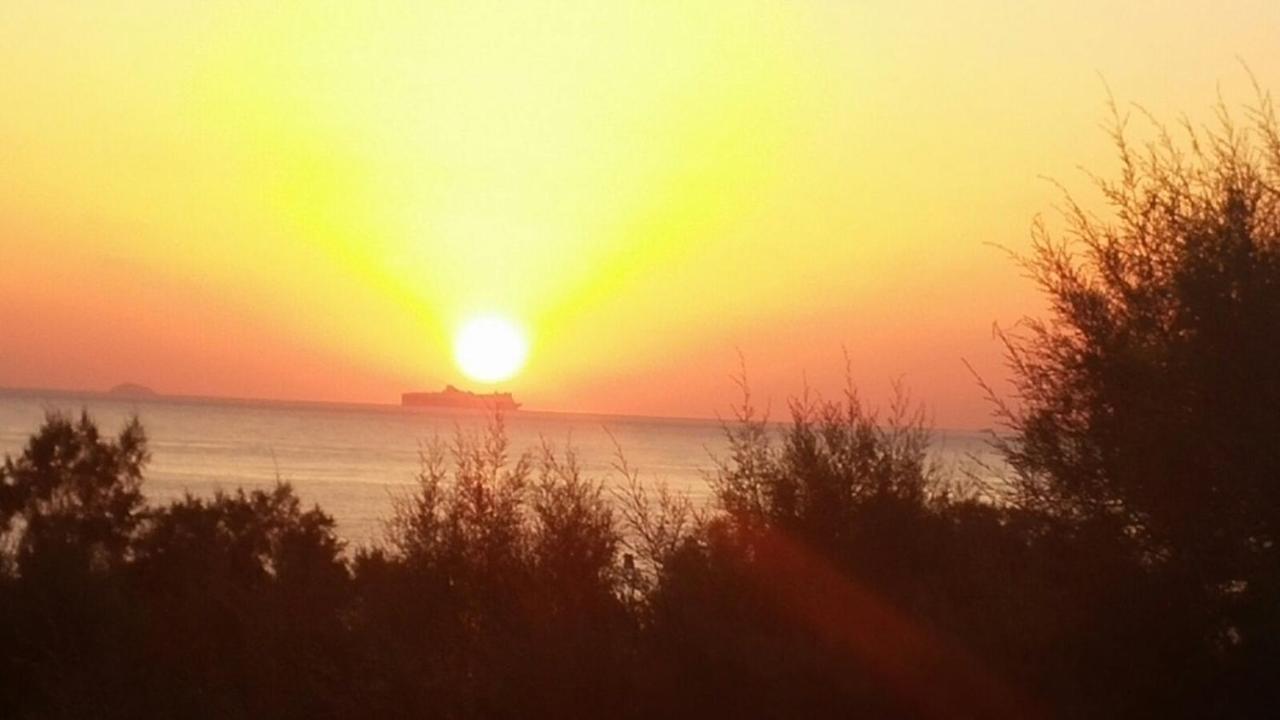 Troulis Seaside Aparthotel Amoudara  Bagian luar foto