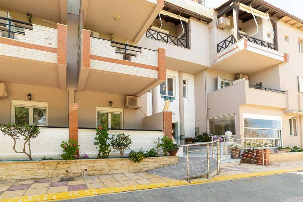 Troulis Seaside Aparthotel Amoudara  Bagian luar foto