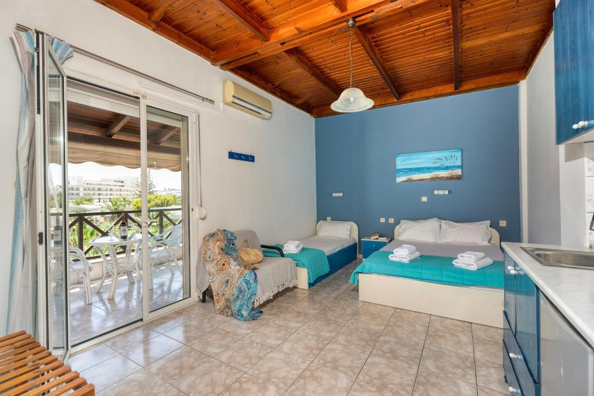 Troulis Seaside Aparthotel Amoudara  Bagian luar foto